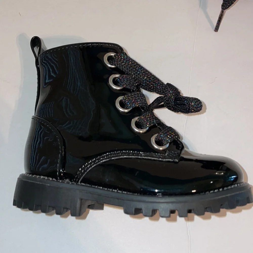Seychelles Shinyao Black combat boots rainbow glittery black laces size 5